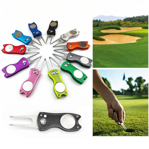 Fabrik Preis Golf Reparatur Werkzeug Edelstahl Faltbare Golf Pitchgabel Magnetische Golf Pop-up-Taste Werkzeug Golf Ball Marker